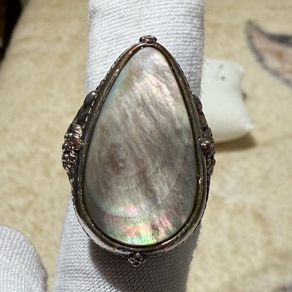 Vintage Elegant Silver and Iridescent Ring